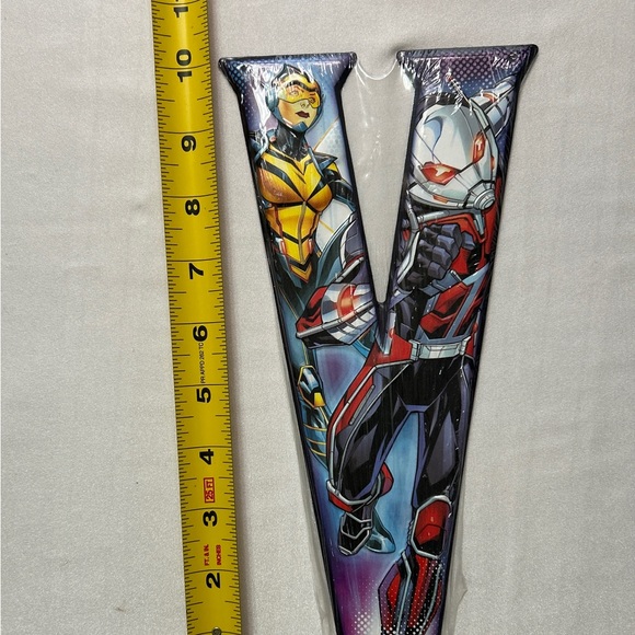 New Marvel Metal Letter V with Avengers Design NIP NOS Factory Sealed - Picture 2 of 10